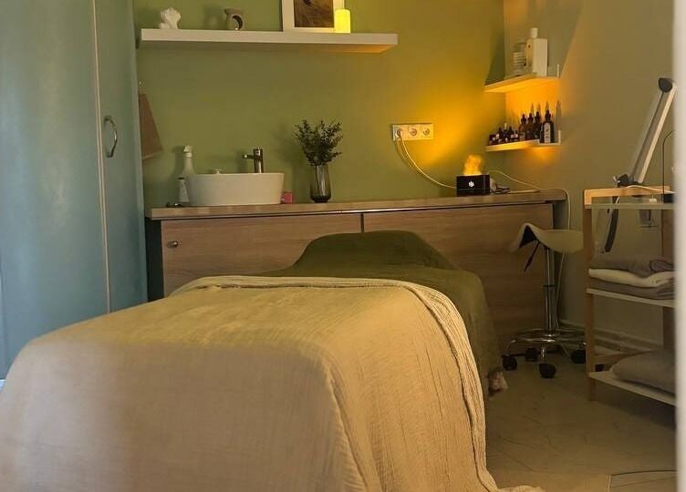 Relaxing spa room at Slow Beauty, Tallinn, Harju maakond, EE with a cozy massage table and calming decor.