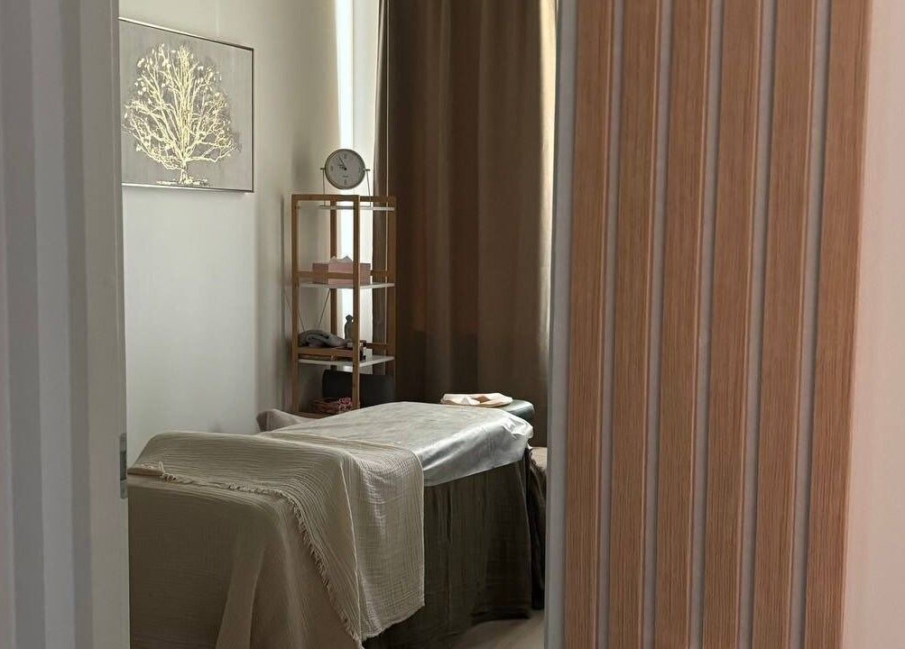 Serene massage room at Slow Beauty, Tallinn, Harju maakond, EE with cozy table and soft lighting.