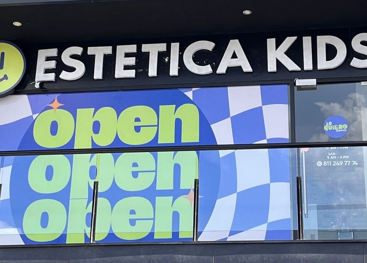 Fachada de Estética Kids en Lo Quiero Express, Monterrey, Nuevo León, MX, con diseño alegre y colorido.