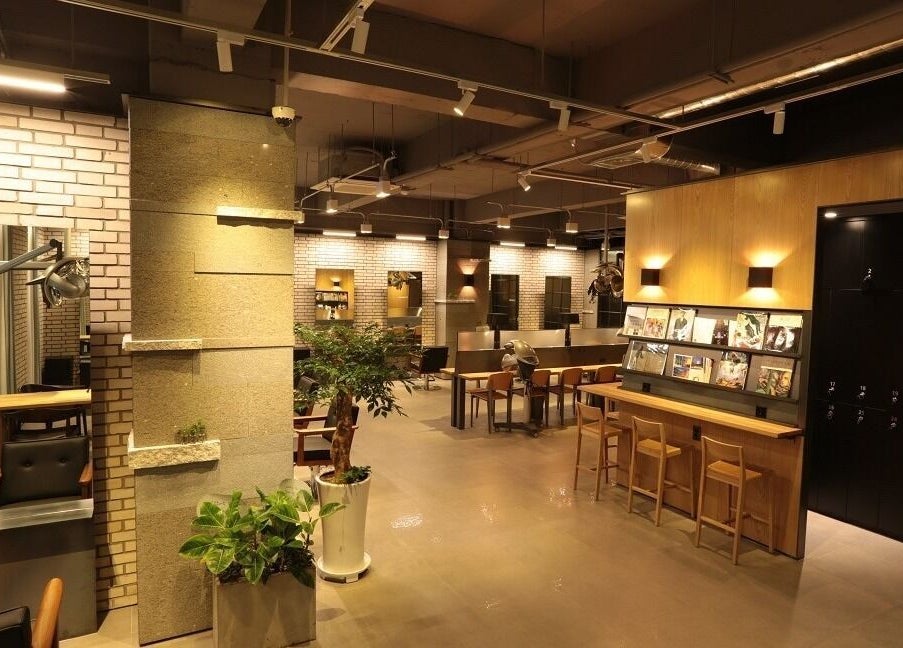 Sophisticated interior of Junohair Hongdae Sangsu, 서울특별시, 서울특별시, KR, featuring stylish decor.