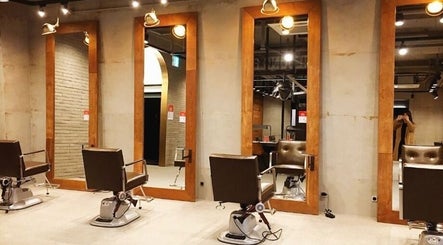 준오헤어 홍대입구역점 (JUNOHAIR hongdae station) – obraz 3