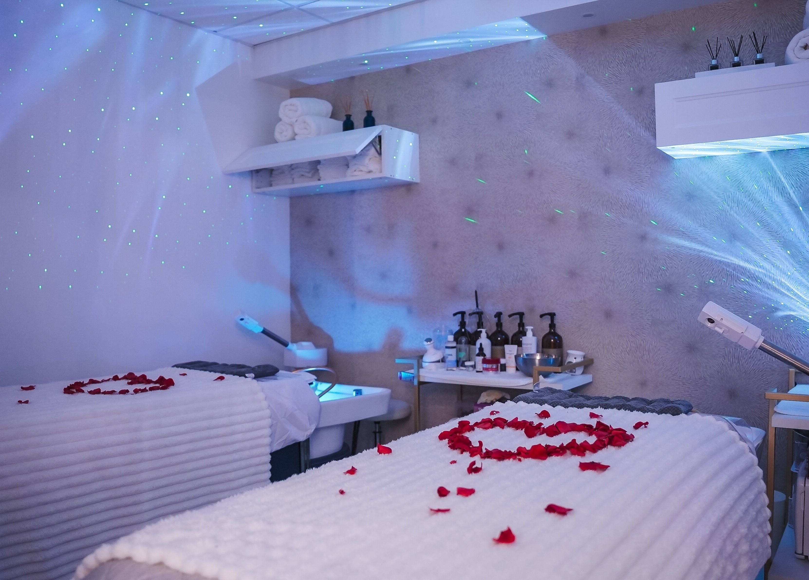 Lavie Bella Head Spa in Artesia, California, US offers a tranquil massage room with rose petal decor.