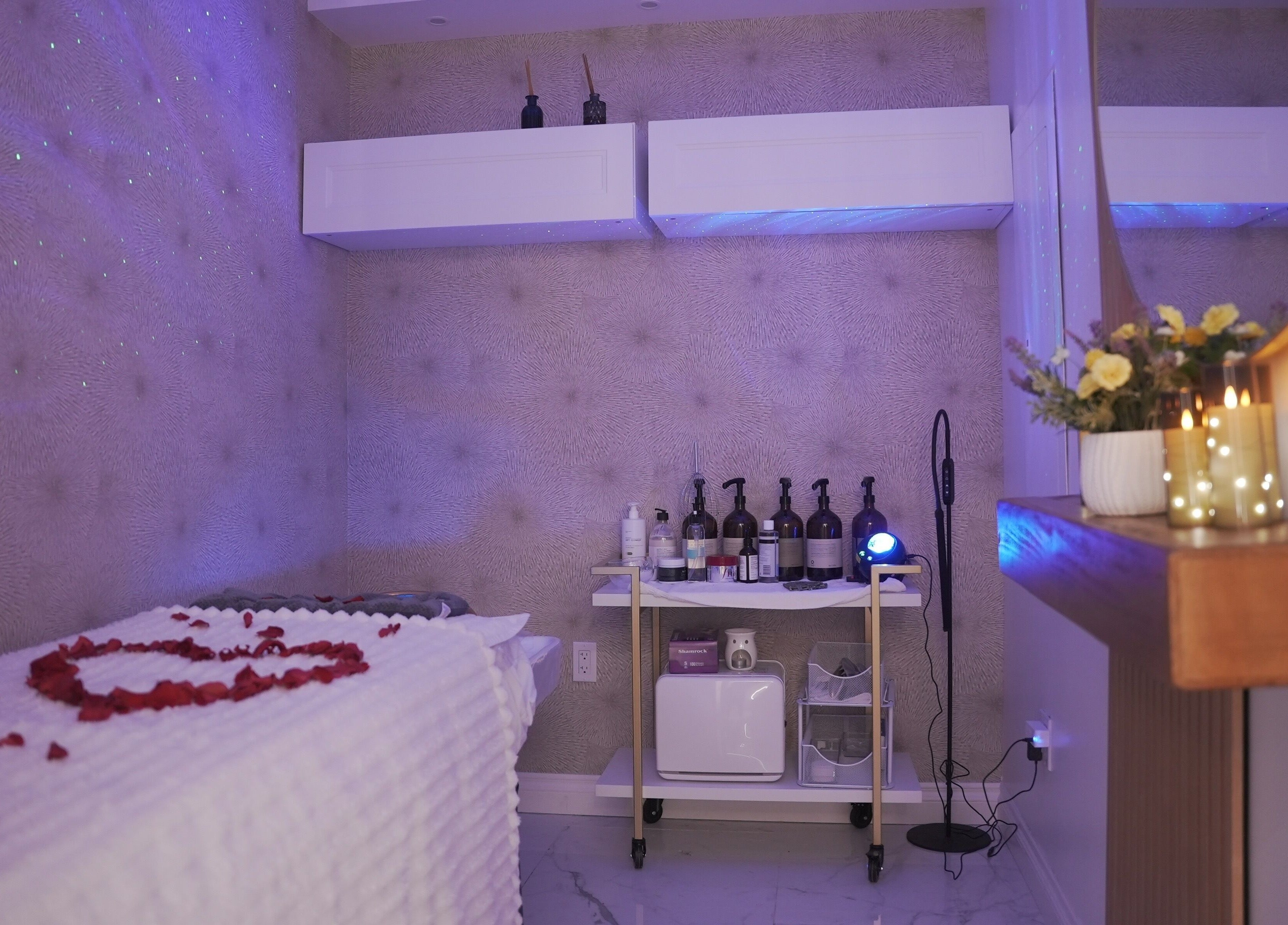 Relaxing spa room at Lavie Bella Head Spa in Artesia, California, US with soft lighting and rose petal decor.