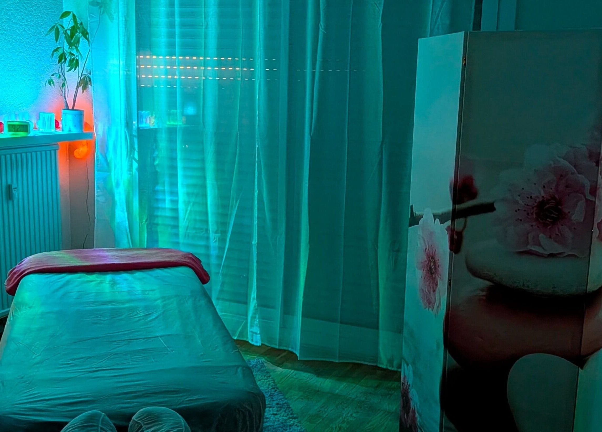 Salle de massage sereine chez Douce Heure & Evasion, massages bien-être à Besançon, Bourgogne-franche-comté, FR.