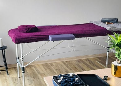 Table de massage à Mélody des Sens, Pont-sainte-marie, Grand Est, FR, offrant détente et bien-être.