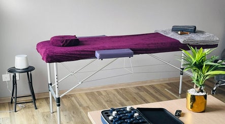 Table de massage à Mélody des Sens, Pont-sainte-marie, Grand Est, FR, offrant détente et bien-être.