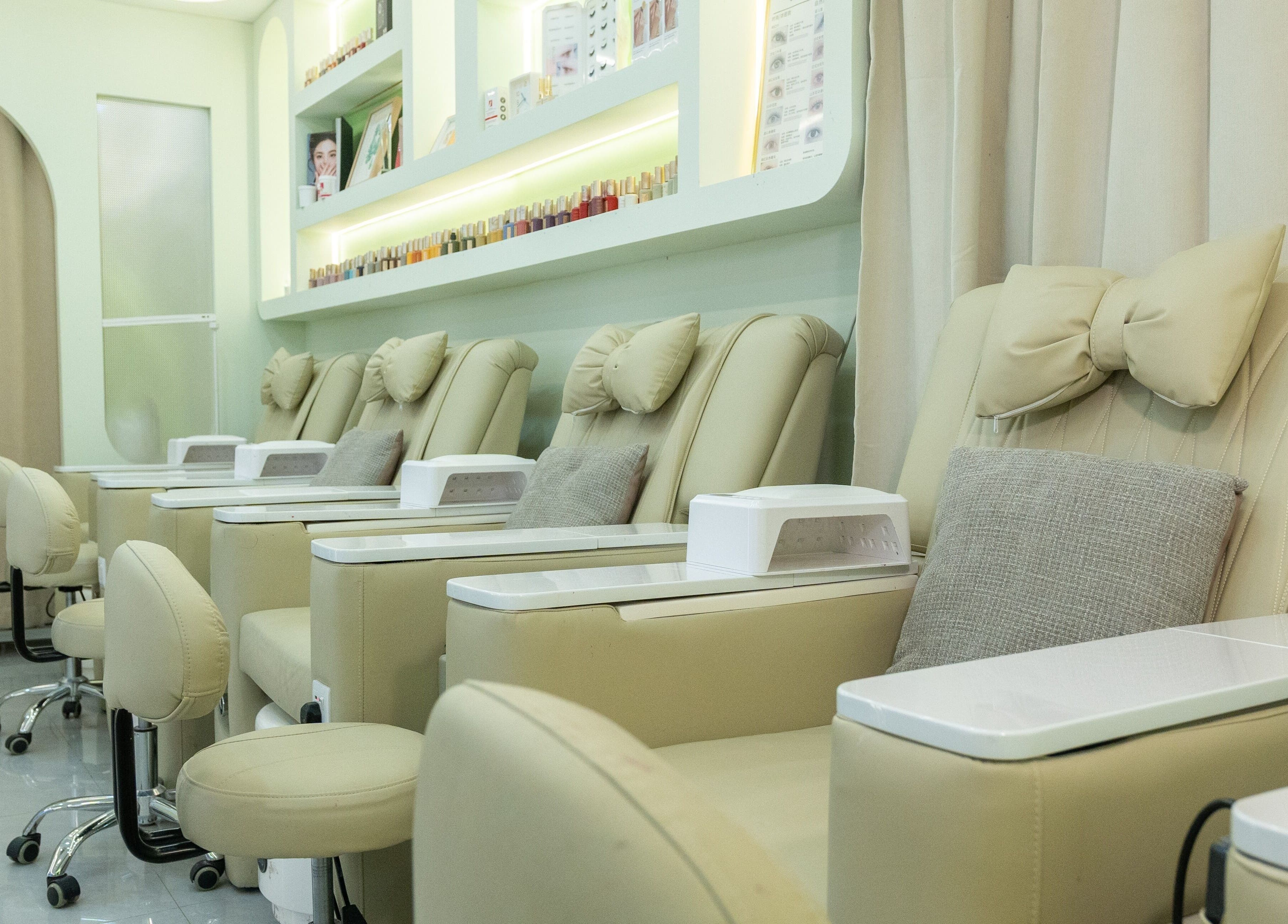 Victoria Beauty (Bugis Street) 的豪华美甲座椅，位于新加坡新加坡SG。