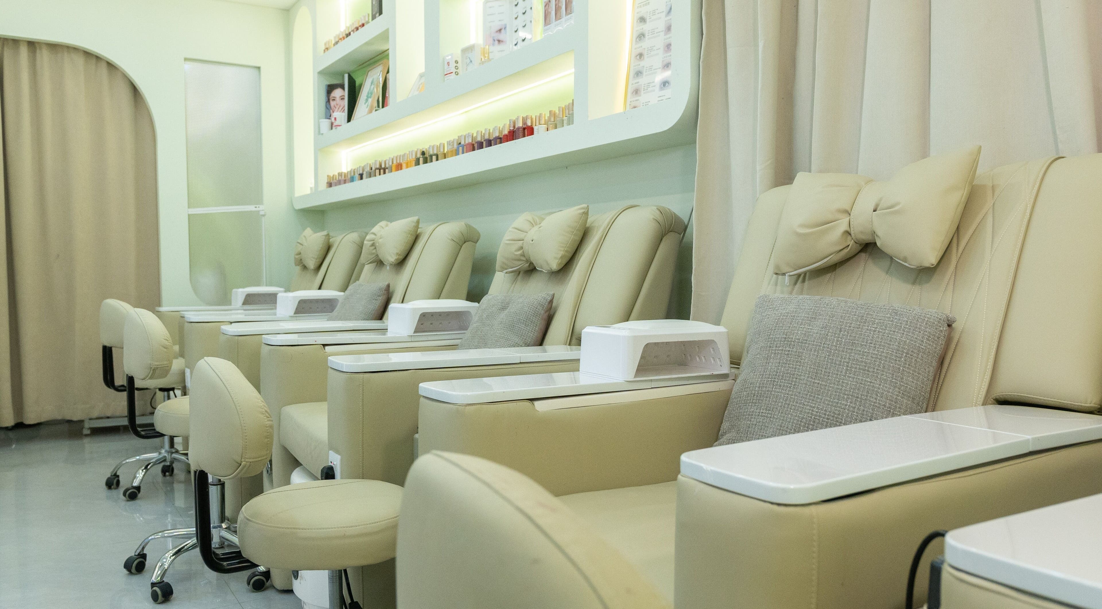 Victoria Beauty (Bugis Street) 的豪华美甲座椅，位于新加坡新加坡SG。