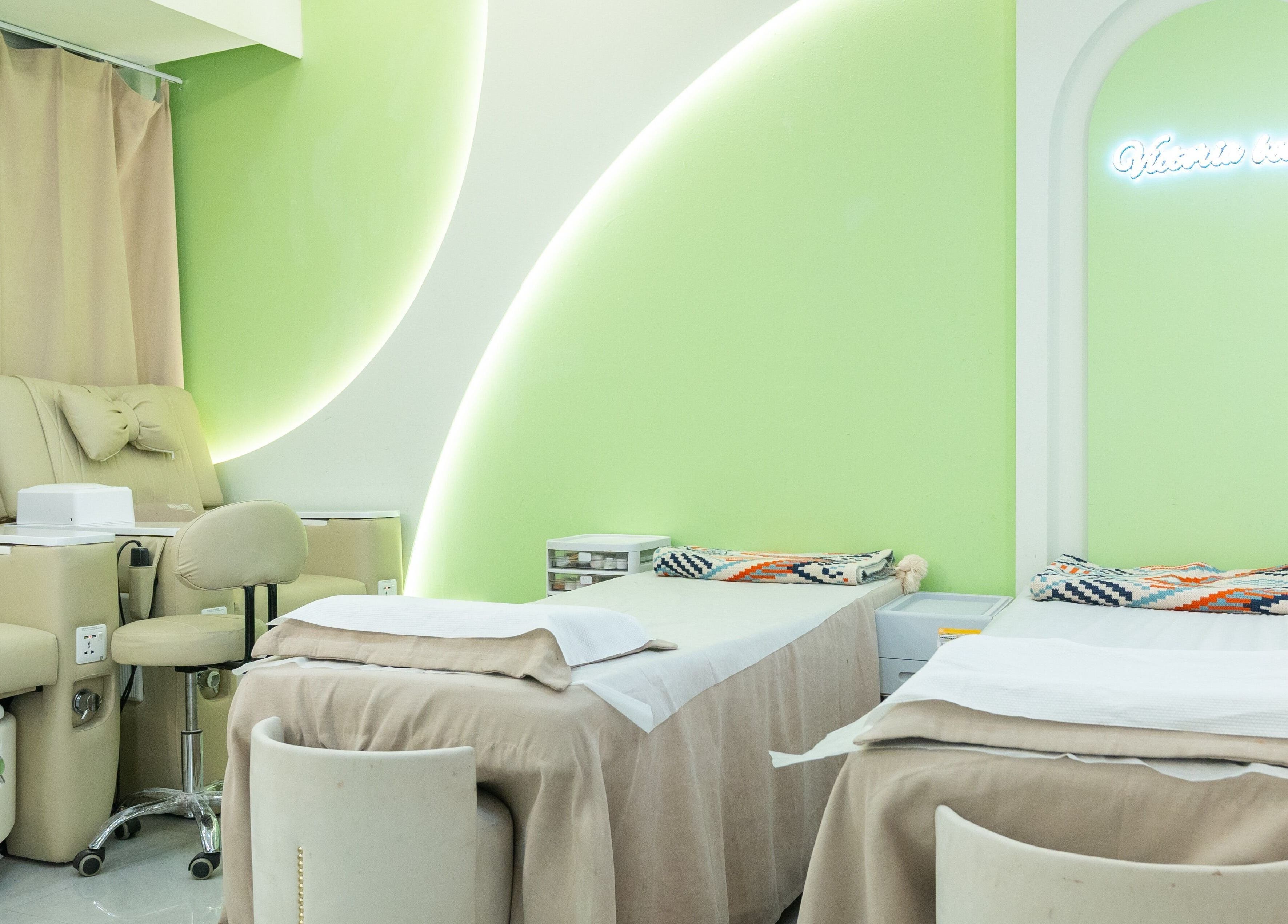 Victoria Beauty (Bugis Street) 的舒适现代化护理室，新加坡，新加坡，SG。