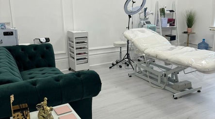 Brows & More Academy