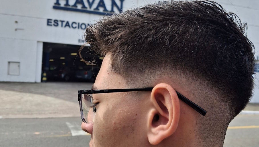 Junior Bruttus Barber, bilde 1