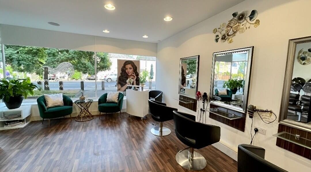 Modern interior of MAJ STUDIO, Twickenham, England, GB featuring stylish chairs and large mirrors.