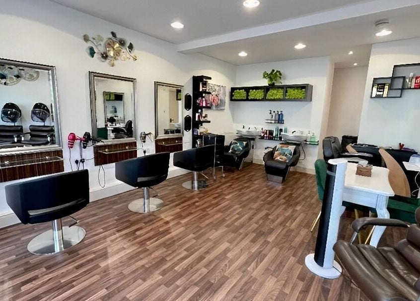 Elegant interior view of MAJ STUDIO, a beauty venue in Twickenham, England, GB featuring stylish salon stations.