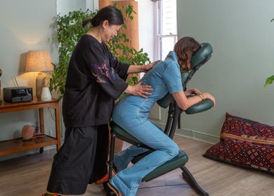 Therapist giving a massage at Breathe Wellbeing, Brighton And Hove, England, GB. Relaxing ambiance.
