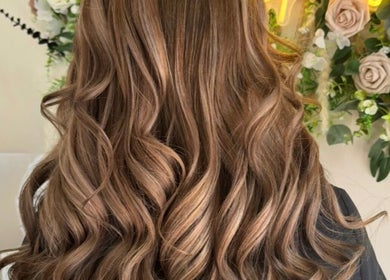 Beautiful wavy hairstyle at Fresh, Weston-super-mare, England, GB, enhanced with elegant floral decor.