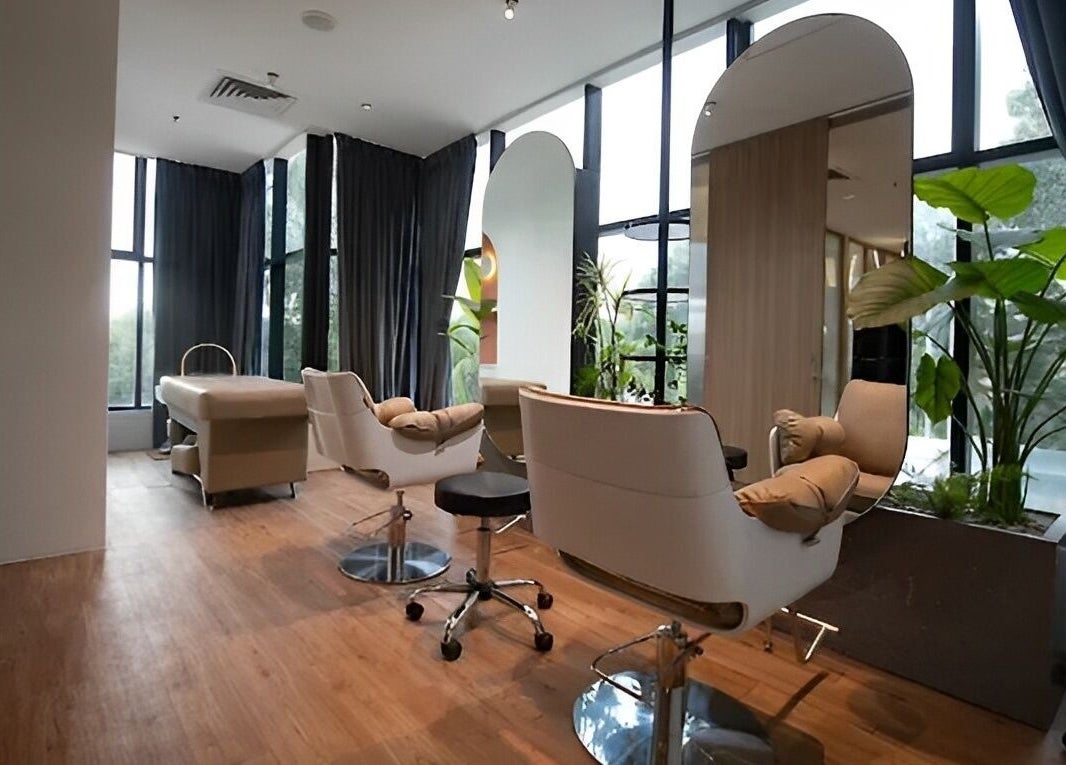 Modern salon interior at Snip & Drip in Petaling Jaya, Selangor, MY featuring chic chairs and large mirrors.