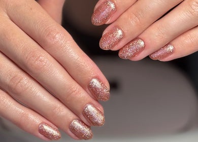 Sparkling rose-gold nails by Still Gloss by Abi in Basingstoke, England, GB showcase elegant beauty.