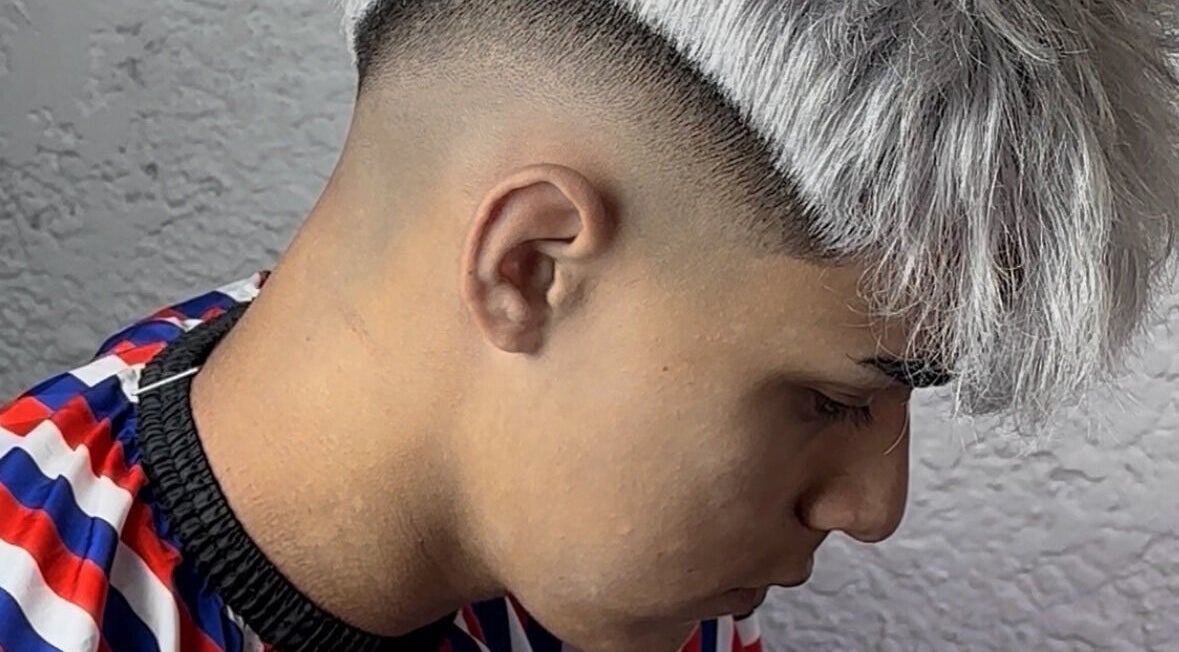 Corte de cabello moderno en Nicolás Marsicano, Montevideo, Departamento De Montevideo, UY.