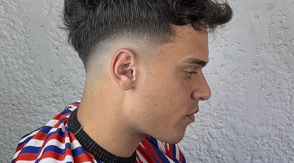 Corte de cabello moderno en Nicolás Marsicano, Montevideo, Departamento De Montevideo, UY.