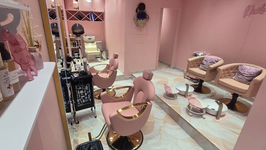 Maison Bloom Ladies Salon Bild 1