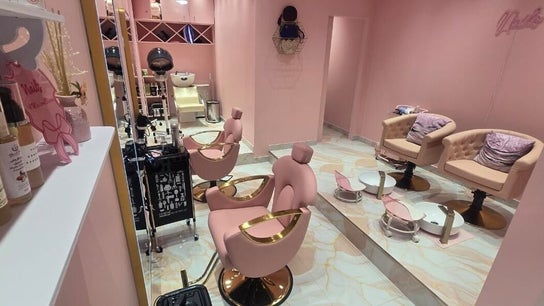 Maison Bloom Ladies Salon