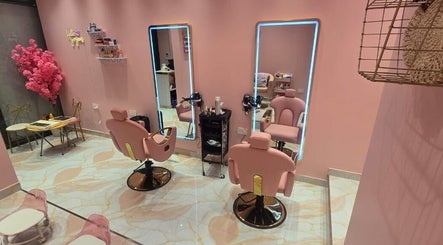 Maison Bloom Ladies Salon Bild 2