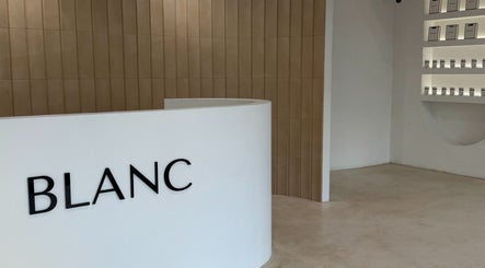Modern reception at Anna Does Skin, Surfers Paradise, Queensland, AU, showcasing sleek minimalist design.