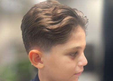 تسريحة شعر حديثة في Capital barber (صالون العاصمة) في عمّان / عبدون Abdoun، محافظة العاصمة، JO.