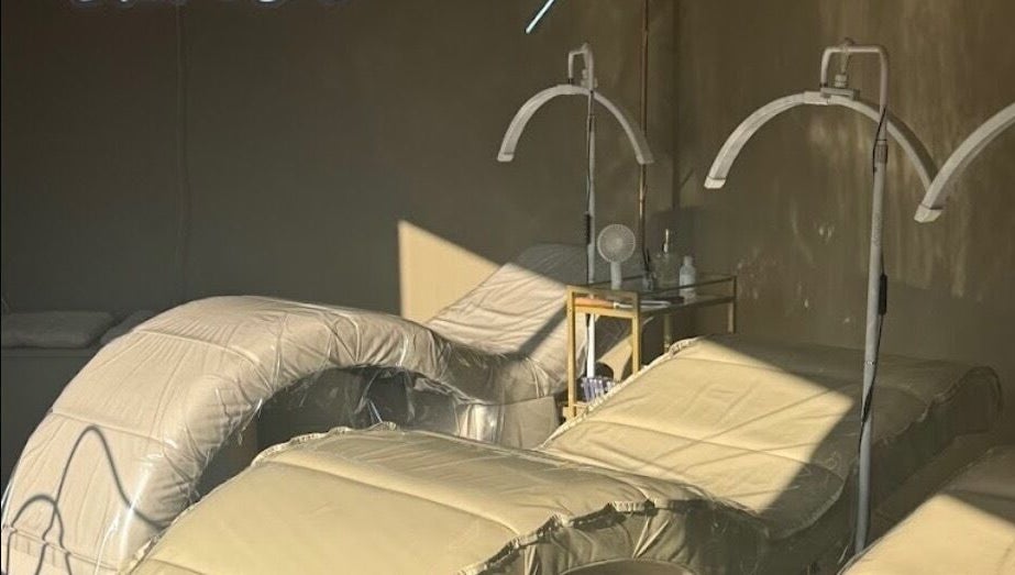 Relaxing treatment room at Petal Beauty by Lydia @ Totally Polished Ilkeston, Ilkeston, England, GB.