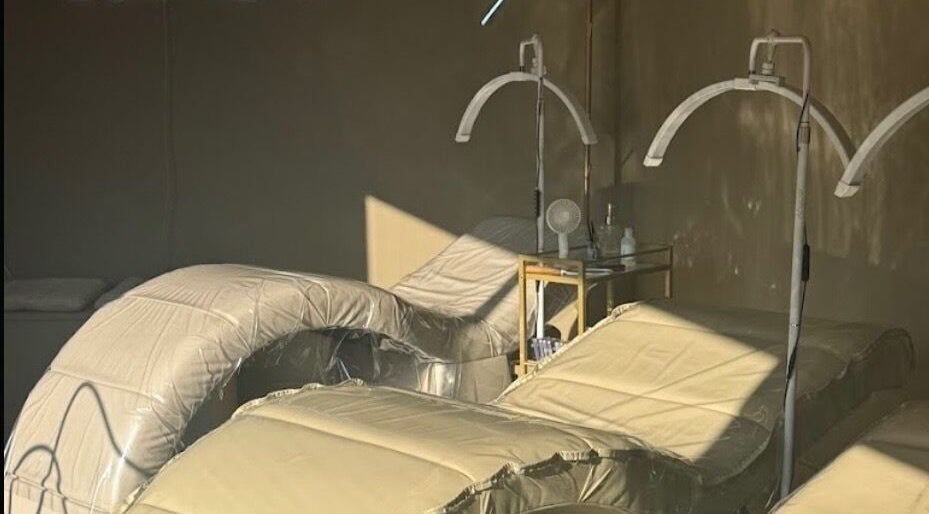 Relaxing treatment room at Petal Beauty by Lydia @ Totally Polished Ilkeston, Ilkeston, England, GB.