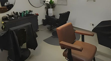 Stylish salon chairs and mirrors at Sculpt Studio in Kuala Lumpur, Wilayah Persekutuan Kuala Lumpur, MY.