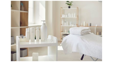 lashluxdubai image 2