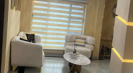 Relaxing seating area at Glamour Haven Beauty, Johannesburg, Gauteng, ZA with plush chairs and decor.