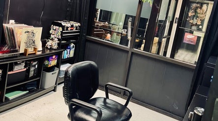 Cozy hair styling station at The Midnight Mane, Cleburne, Texas, US, with a sleek black chair and decor.