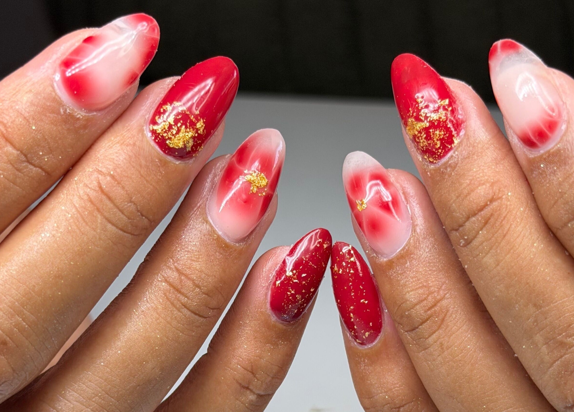 Art des ongles rouge et or à Magic Mood by Fée, Lamentin, Basse-terre, GP.