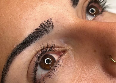 Close-up of expertly shaped eyebrows at Denise Makeup Artist & Beauty Therapist, Iż-żejtun, MT.