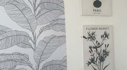 Stylish plant and flower artwork at Shape & Sculpt with Grace, Liverpool, England, GB.