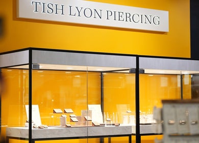 Elegant display at Tish Lyon Luxury Piercing & Jewellery Studio - Liverpool, England, GB.