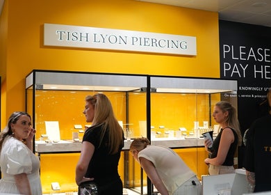 Tish Lyon Luxury Piercing & Jewellery Studio - Liverpool, vibrant interior showcasing exquisite jewelry, Liverpool, England, GB