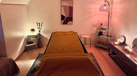 City Massage at Home by Emma