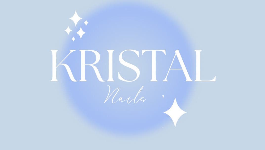 Logotipo de Kristal Nails en Olavarría, Provincia De Buenos Aires, AR, en un fondo azul claro con estrellas.