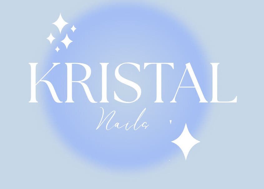 Logotipo de Kristal Nails en Olavarría, Provincia De Buenos Aires, AR, en un fondo azul claro con estrellas.