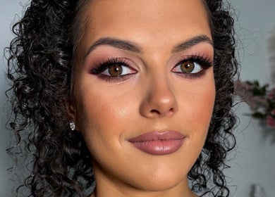 Elegant makeup look at Klaudii Beauty in St Andrews, Scotland, GB, highlighting stunning eye and lip artistry.