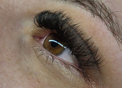 Extension de cils à CilsElégance, Hersin-coupigny, Hauts-de-france, FR, offrant un regard captivant.