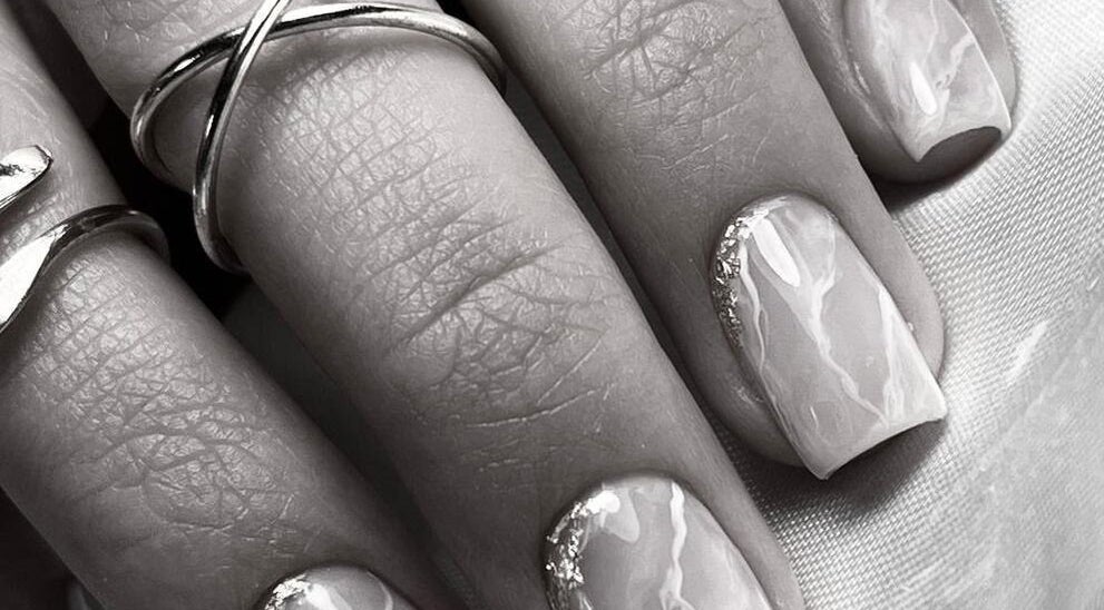 Manicura de uñas elegantes en Soleil Studio, Santiago, Región Metropolitana, CL.