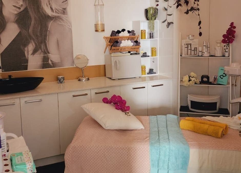 Tranquil spa room at Hairmakeover Clendon, Auckland, NZ featuring a treatment bed and elegant decor.