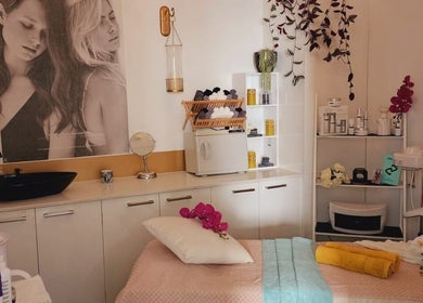 Relaxing treatment room at Hairmakeover Manurewa in Auckland, Auckland, NZ with elegant decor.