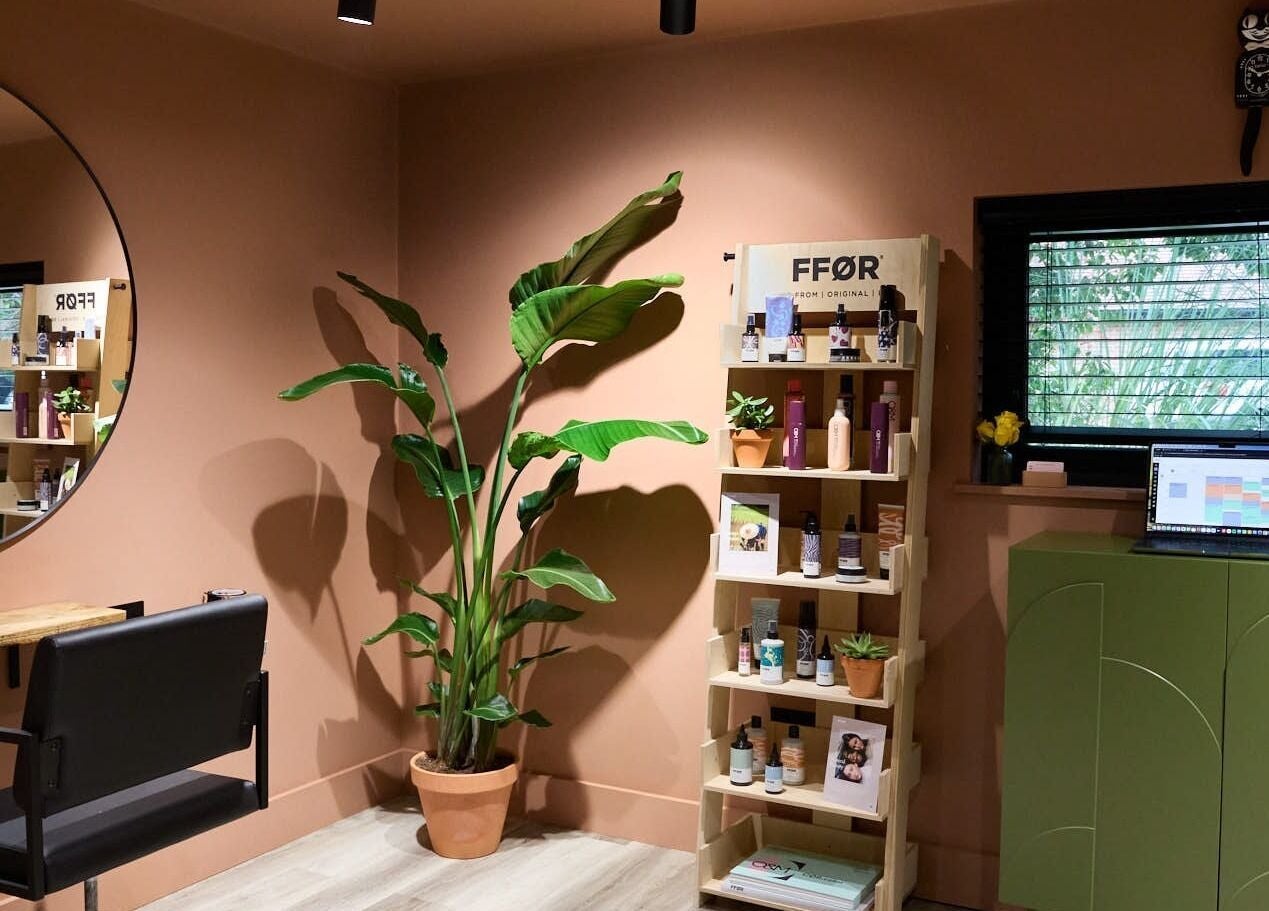 Modern styling corner at Hoipolloi Studio in Winchester, England, GB with plants and minimal decor.