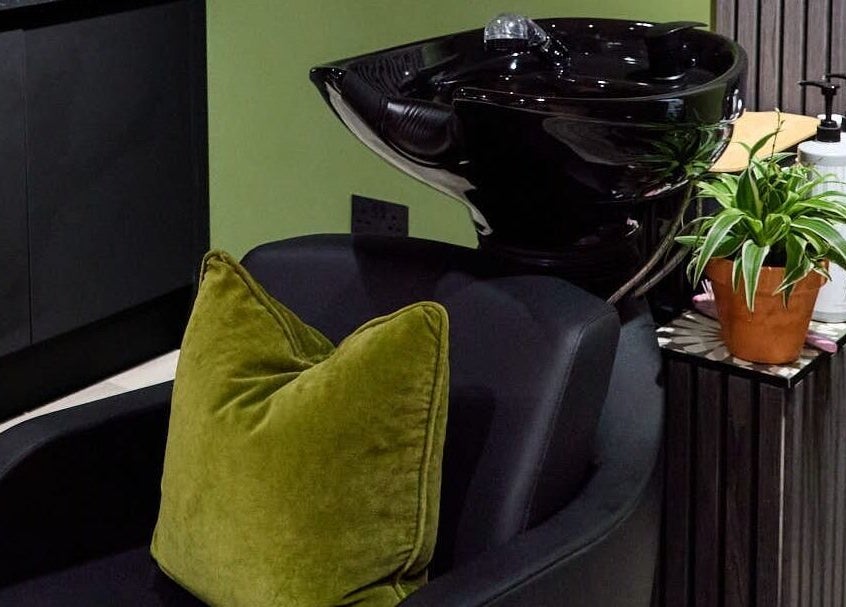 Luxurious salon chair and wash basin at Hoipolloi Studio, Winchester, England, GB.
