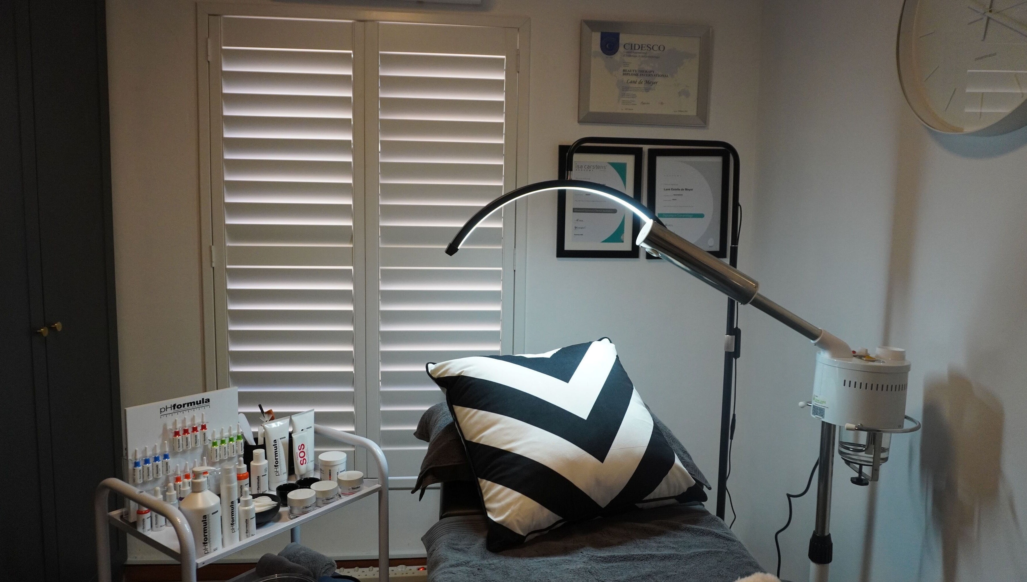 A cozy treatment room at Full Circle Aesthetics, Pretoria, Gauteng, ZA with skincare products and stylish decor.